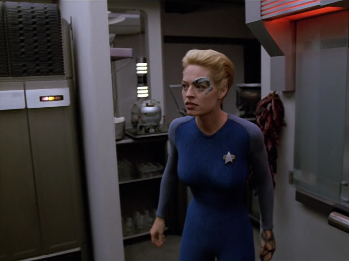 extant_StarTrek_VOY_5x07-InfiniteRegress_00109.jpg
