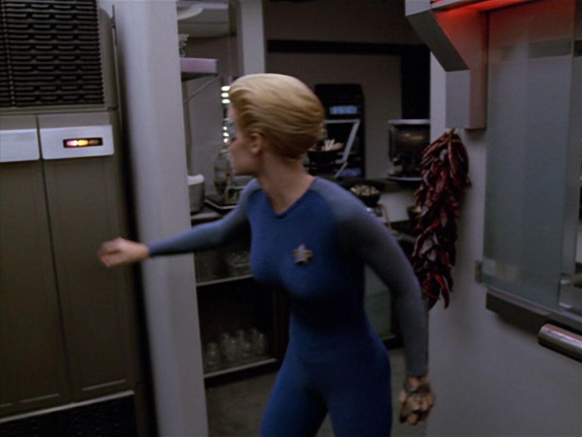extant_StarTrek_VOY_5x07-InfiniteRegress_00112.jpg