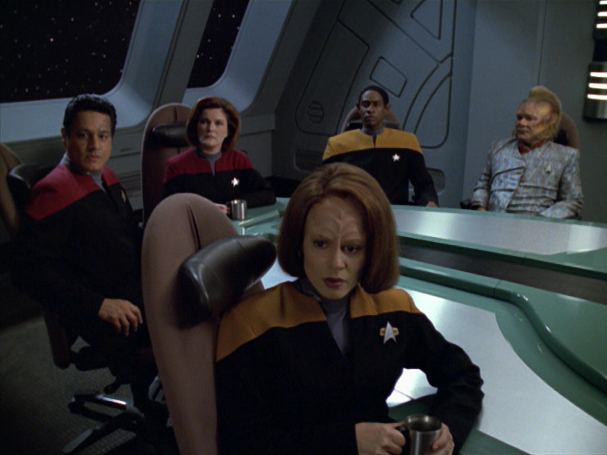 extant_StarTrek_VOY_5x07-InfiniteRegress_00322.jpg