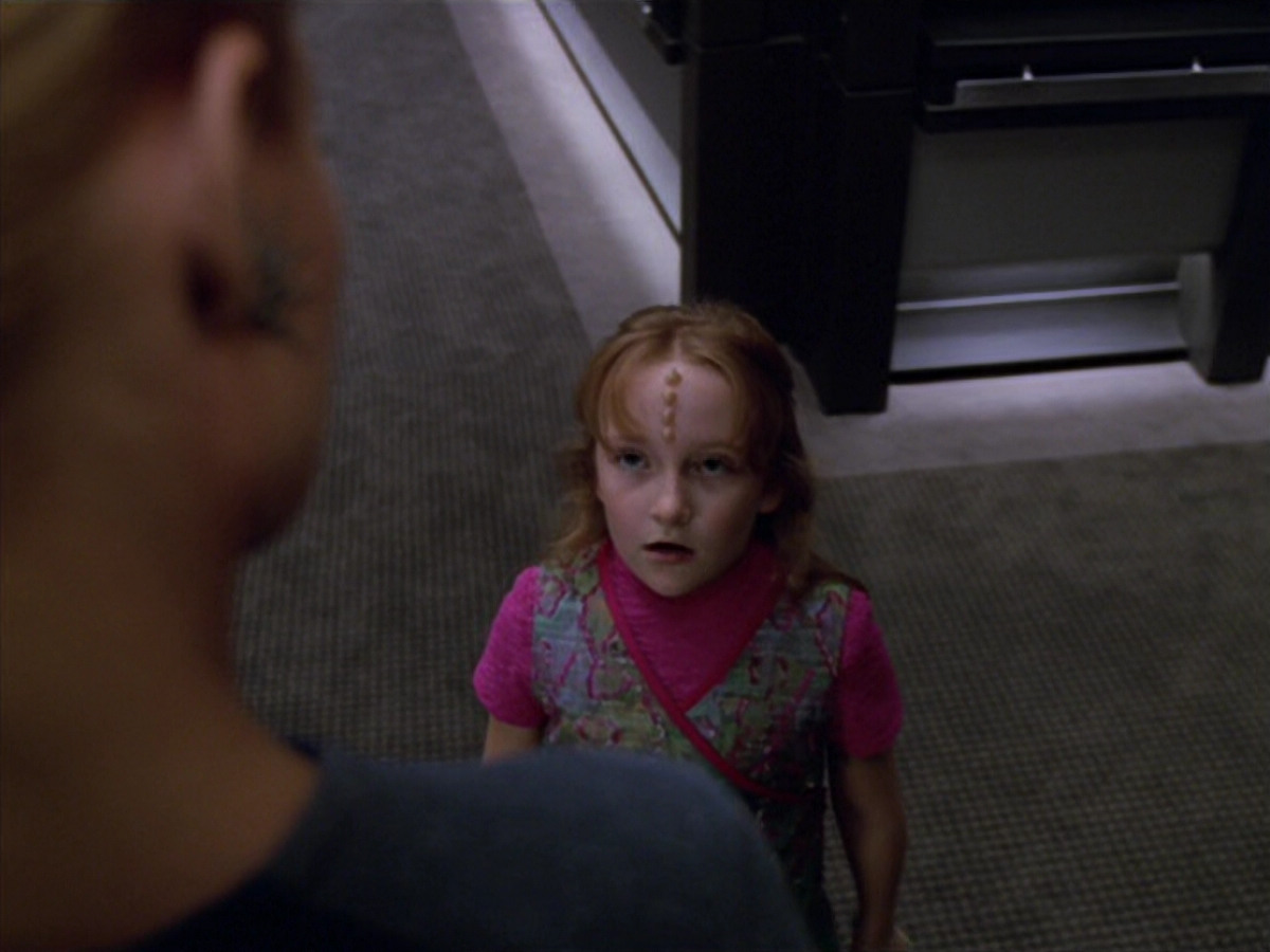 extant_StarTrek_VOY_5x07-InfiniteRegress_00472.jpg
