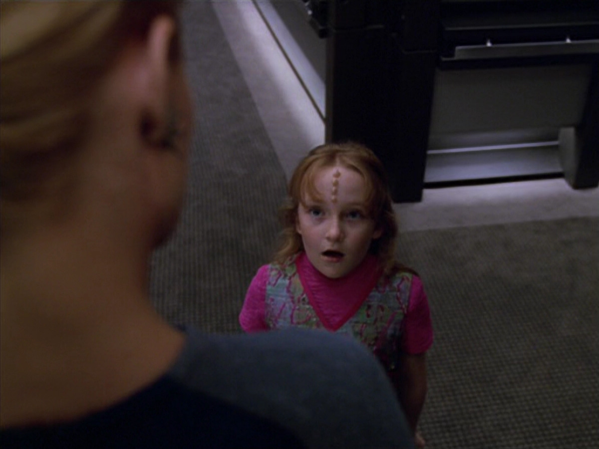 extant_StarTrek_VOY_5x07-InfiniteRegress_00475.jpg