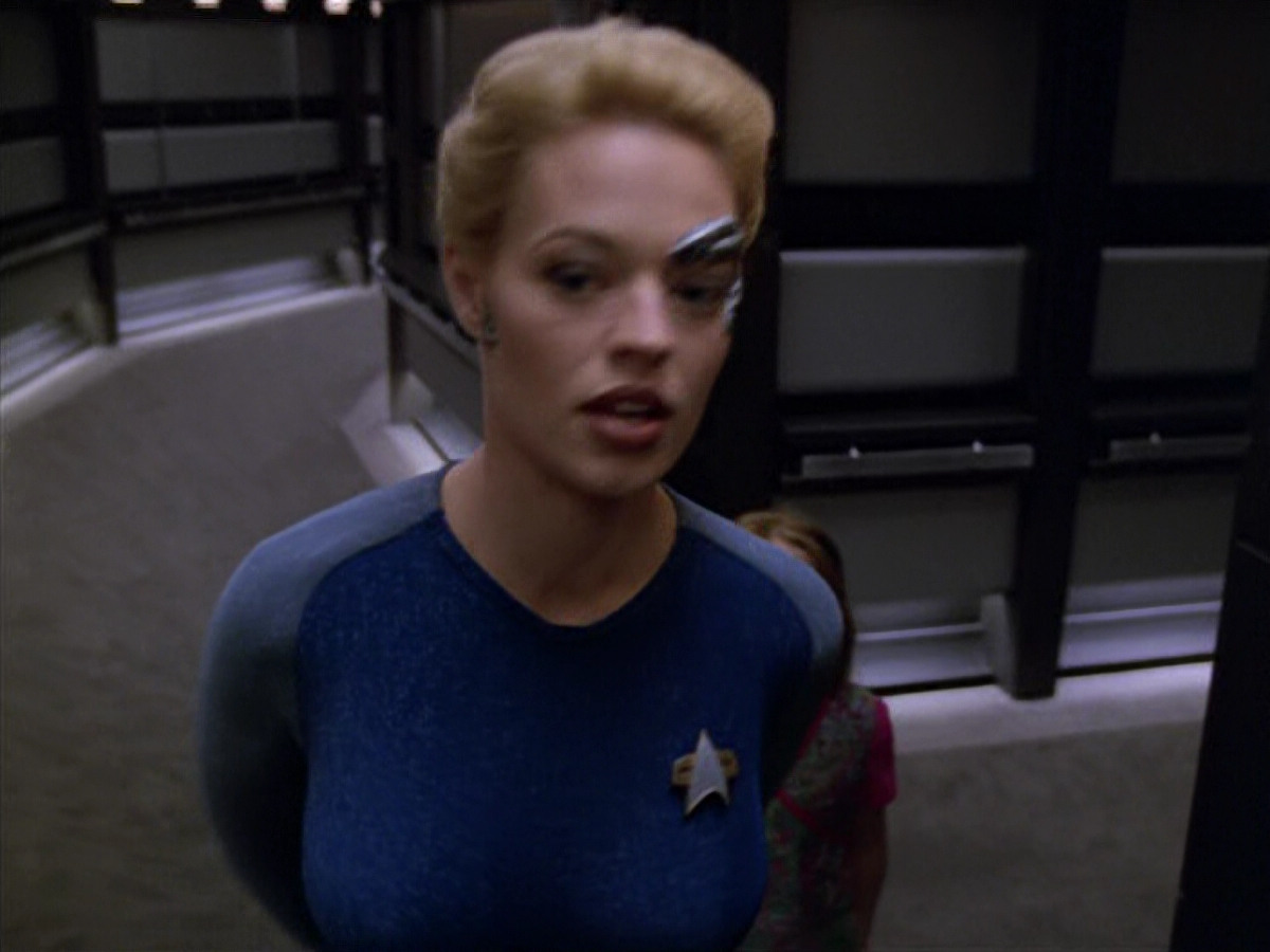 extant_StarTrek_VOY_5x07-InfiniteRegress_00480.jpg