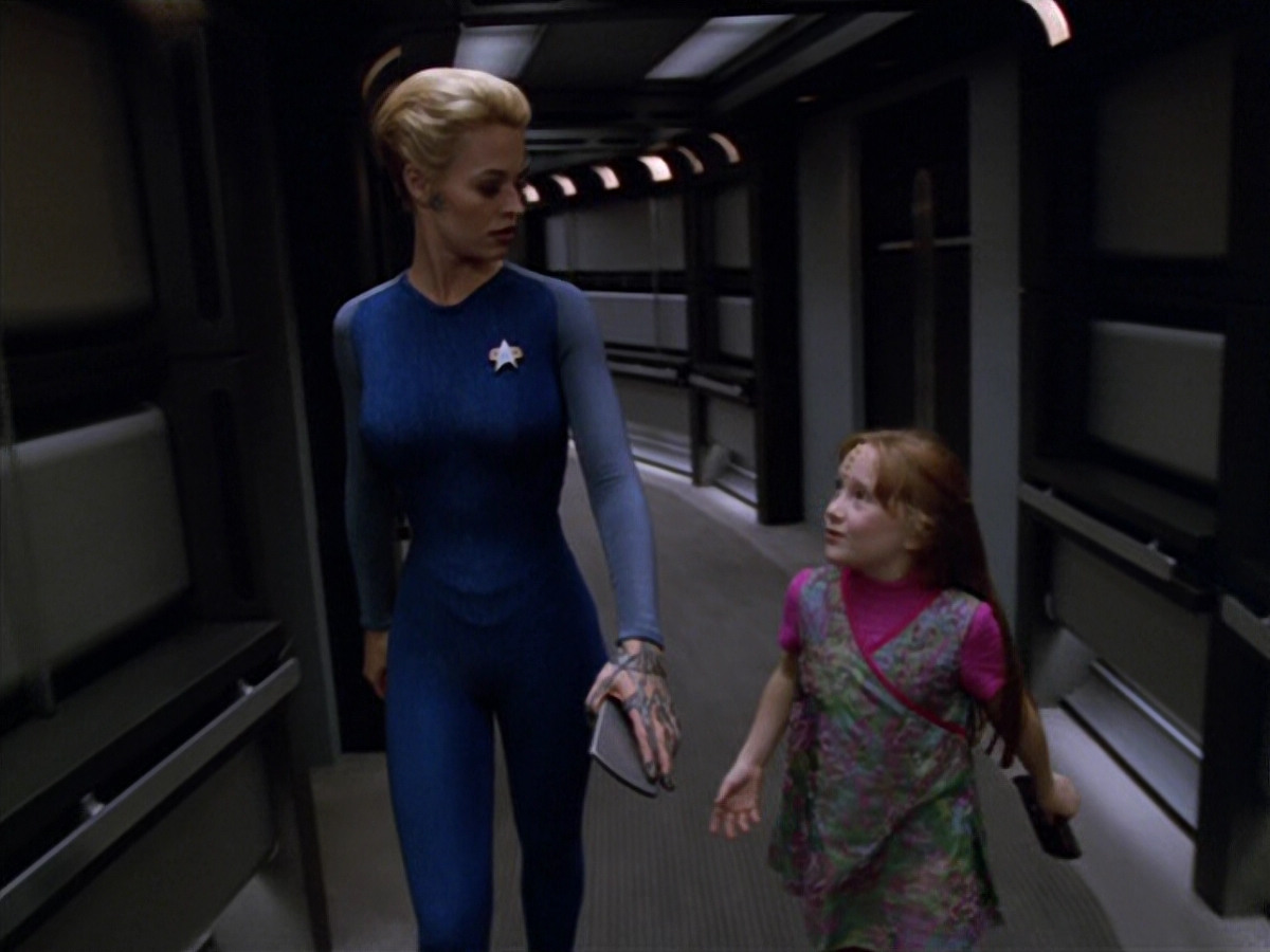 extant_StarTrek_VOY_5x07-InfiniteRegress_00489.jpg
