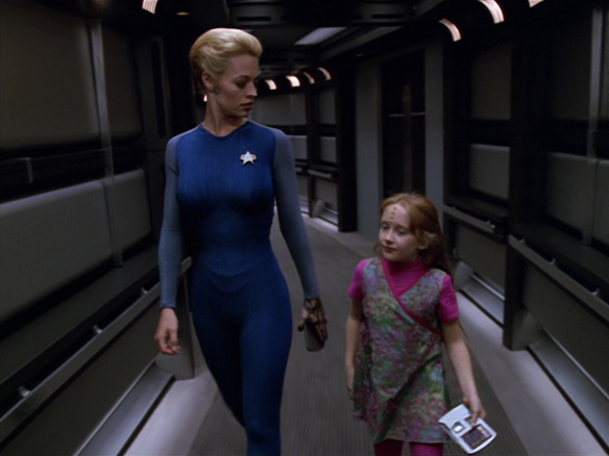 extant_StarTrek_VOY_5x07-InfiniteRegress_00490.jpg