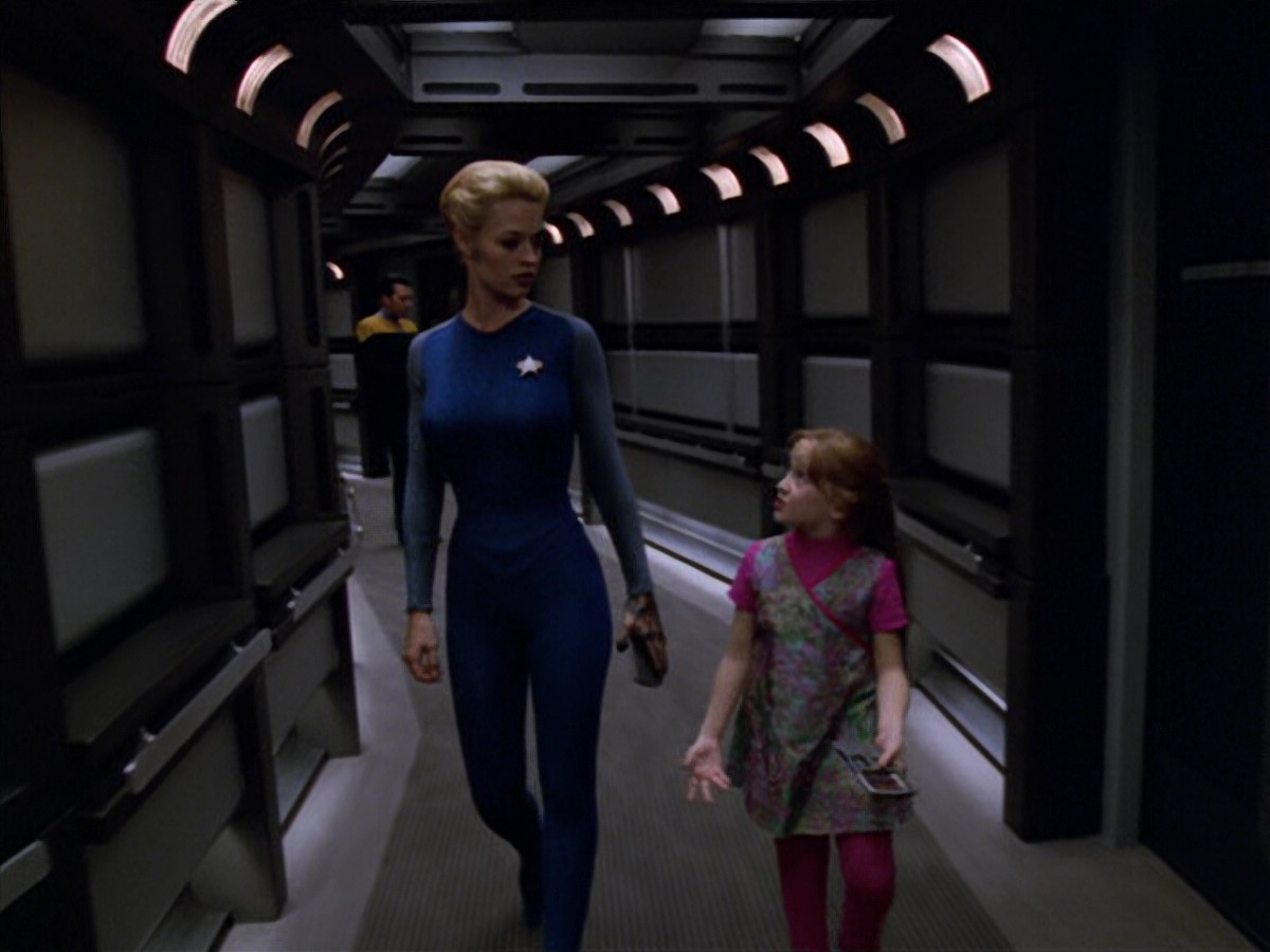 extant_StarTrek_VOY_5x07-InfiniteRegress_00495.jpg