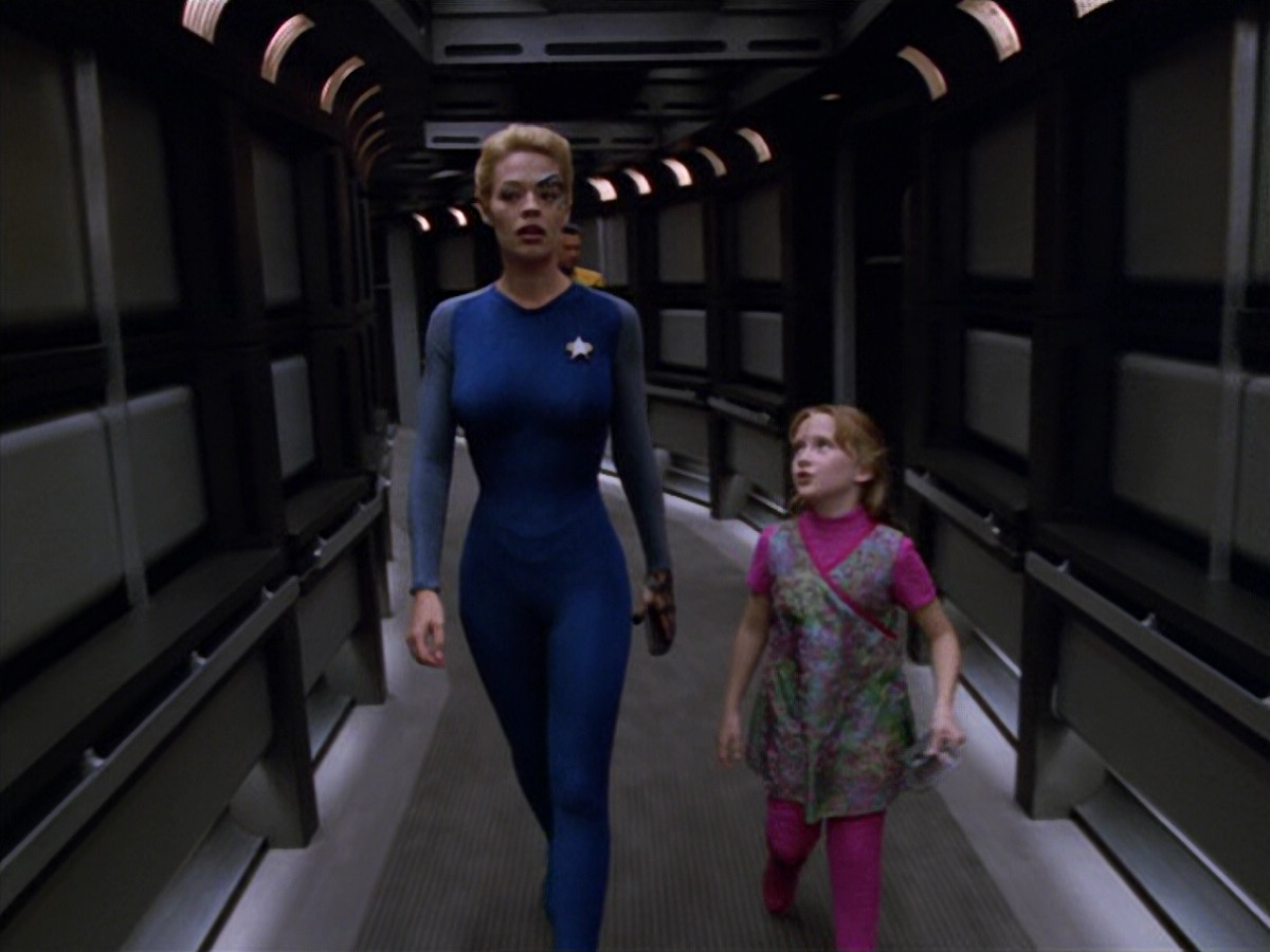 extant_StarTrek_VOY_5x07-InfiniteRegress_00498.jpg