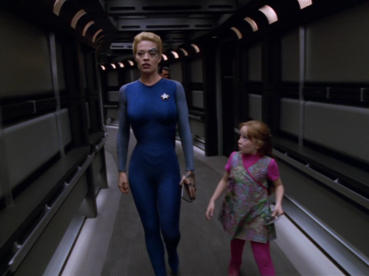 extant_StarTrek_VOY_5x07-InfiniteRegress_00499.jpg
