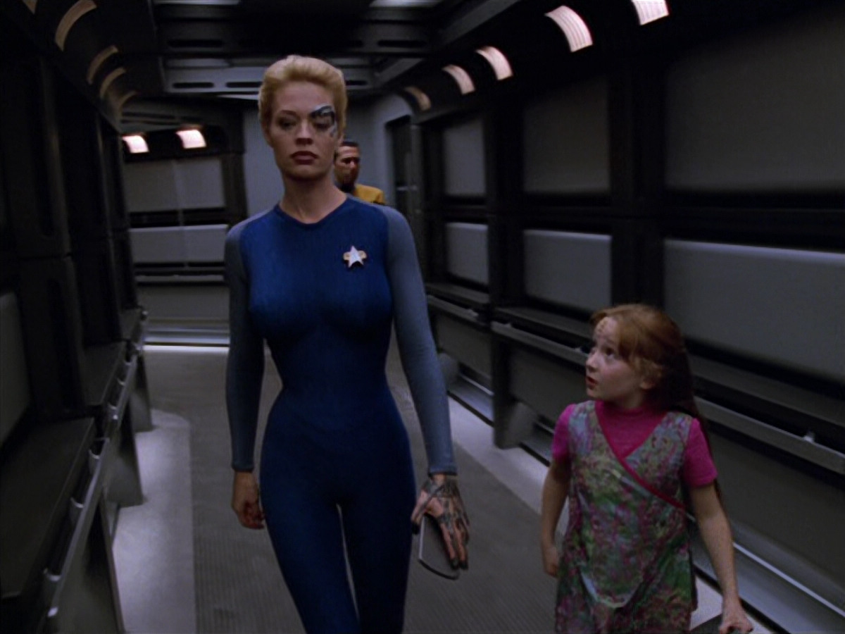 extant_StarTrek_VOY_5x07-InfiniteRegress_00507.jpg