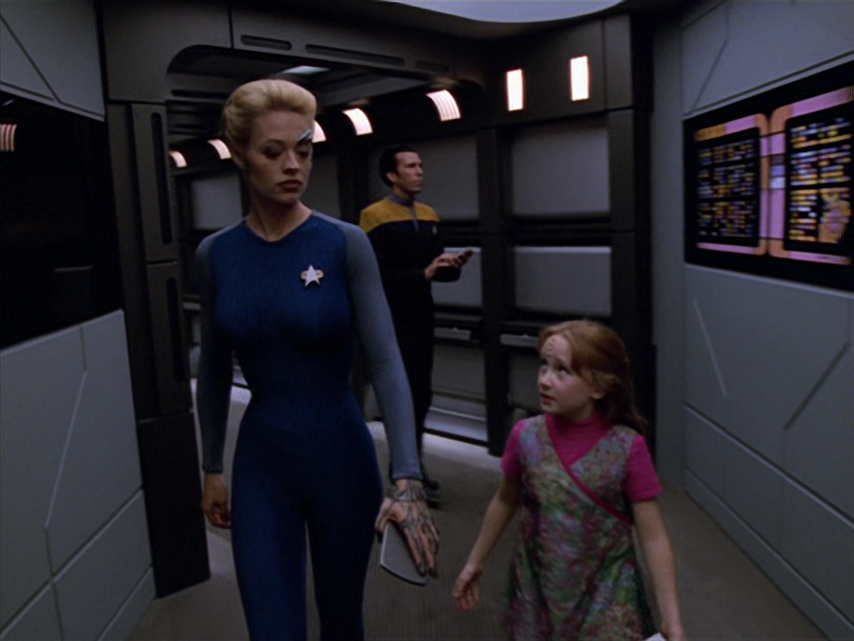 extant_StarTrek_VOY_5x07-InfiniteRegress_00510.jpg