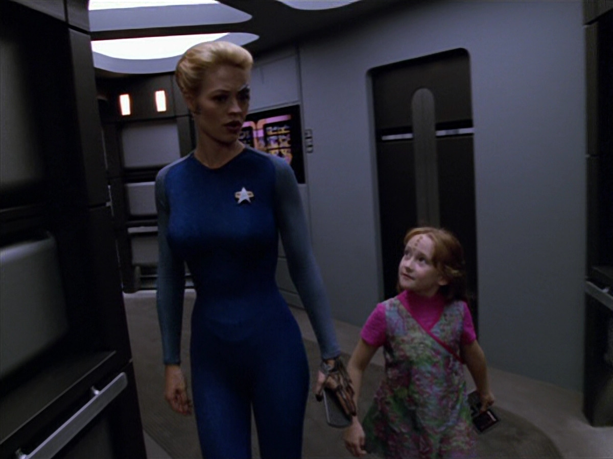 extant_StarTrek_VOY_5x07-InfiniteRegress_00513.jpg