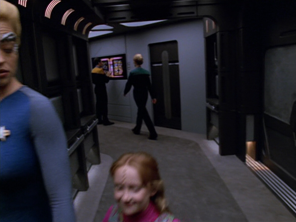 extant_StarTrek_VOY_5x07-InfiniteRegress_00517.jpg