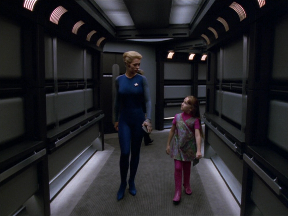 extant_StarTrek_VOY_5x07-InfiniteRegress_00524.jpg