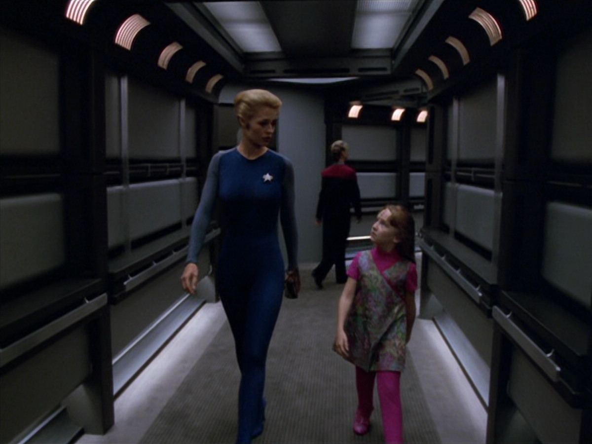 extant_StarTrek_VOY_5x07-InfiniteRegress_00525.jpg