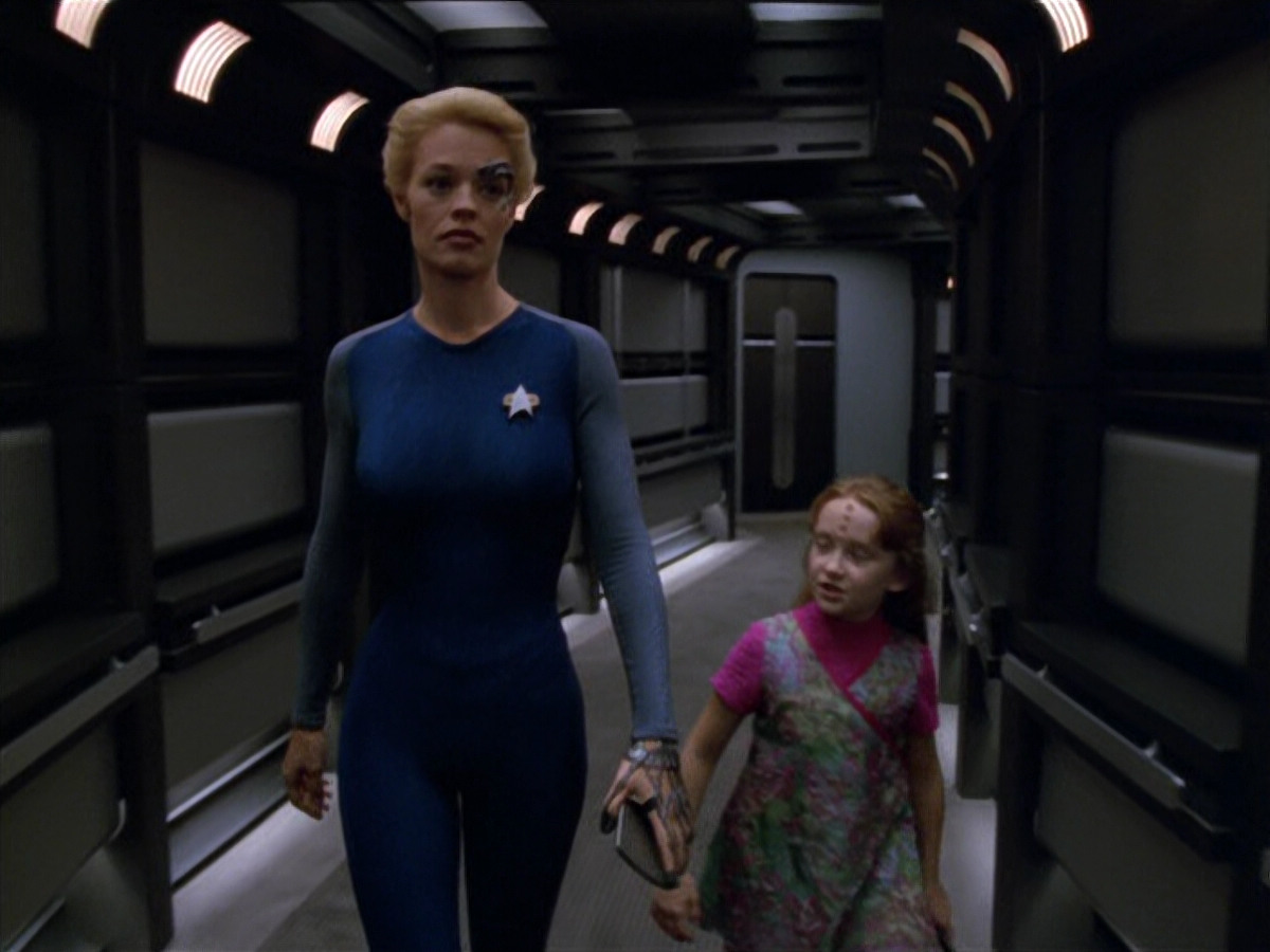 extant_StarTrek_VOY_5x07-InfiniteRegress_00531.jpg