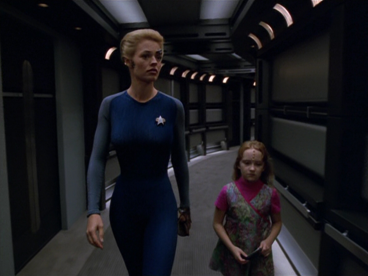 extant_StarTrek_VOY_5x07-InfiniteRegress_00540.jpg