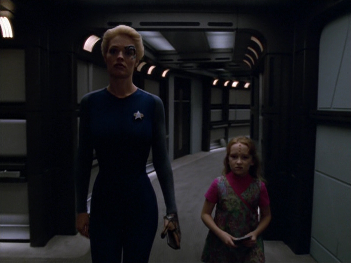 extant_StarTrek_VOY_5x07-InfiniteRegress_00547.jpg