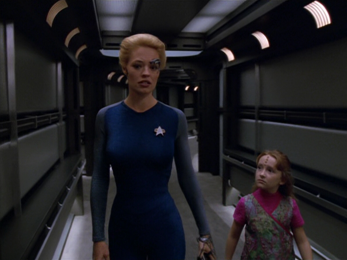 extant_StarTrek_VOY_5x07-InfiniteRegress_00552.jpg