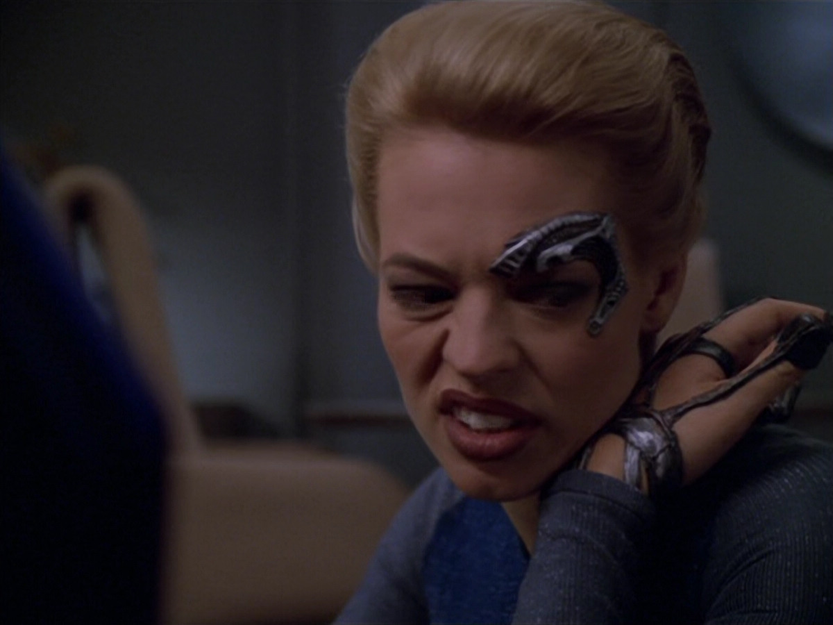 extant_StarTrek_VOY_5x07-InfiniteRegress_00682.jpg