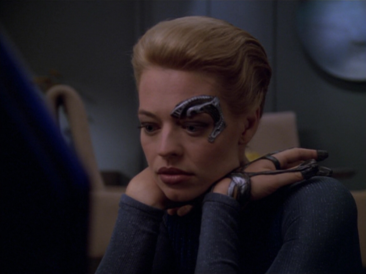 extant_StarTrek_VOY_5x07-InfiniteRegress_00701.jpg