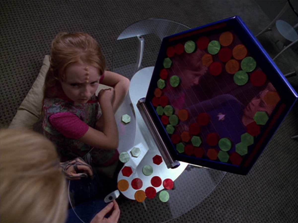 extant_StarTrek_VOY_5x07-InfiniteRegress_00710.jpg