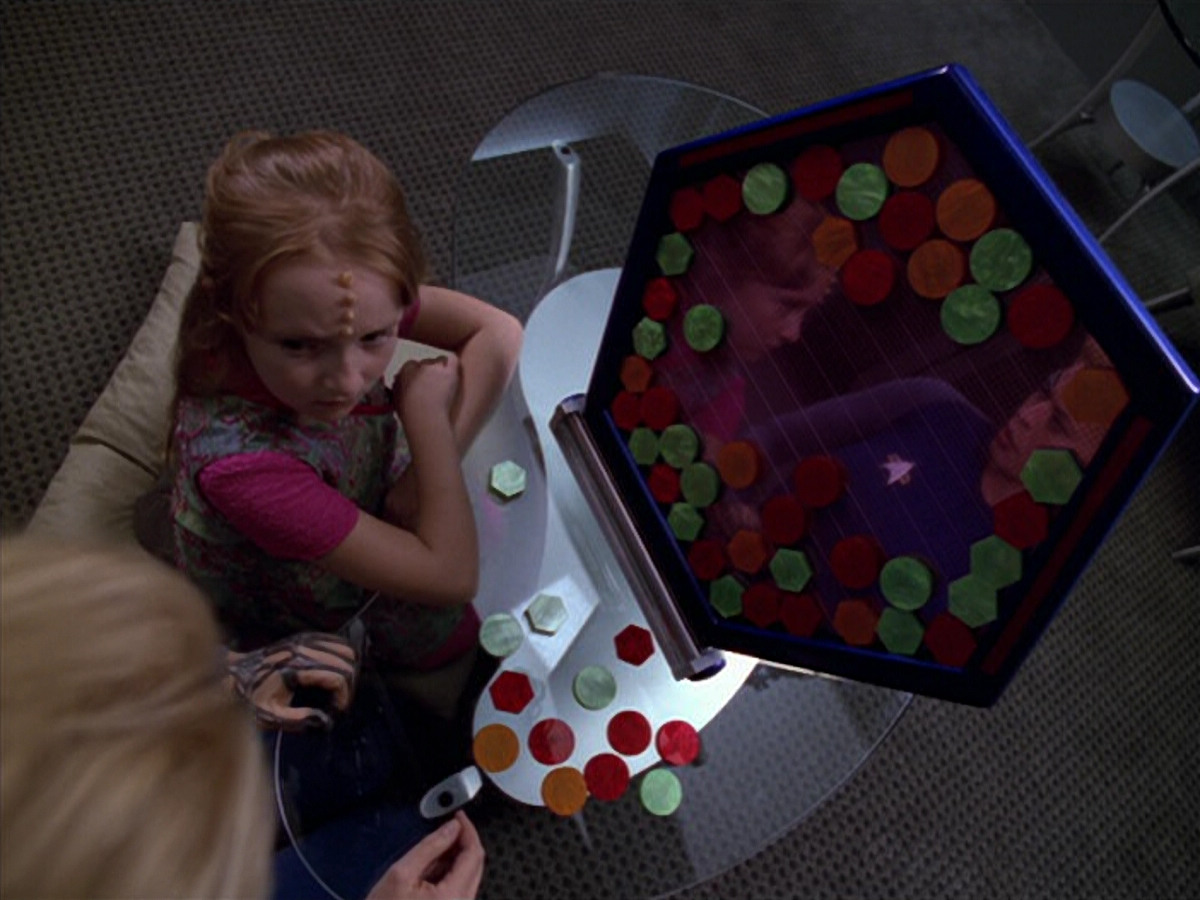 extant_StarTrek_VOY_5x07-InfiniteRegress_00711.jpg