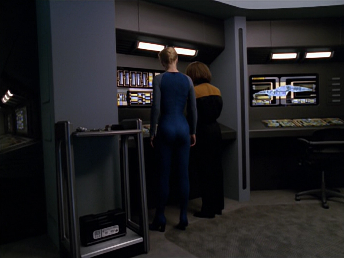 extant_StarTrek_VOY_5x07-InfiniteRegress_00755.jpg