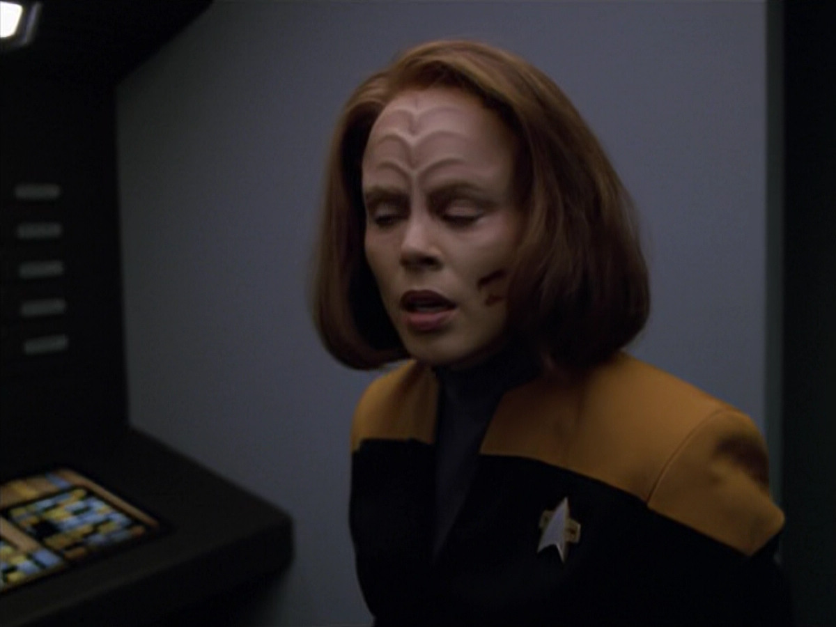 extant_StarTrek_VOY_5x07-InfiniteRegress_00892.jpg