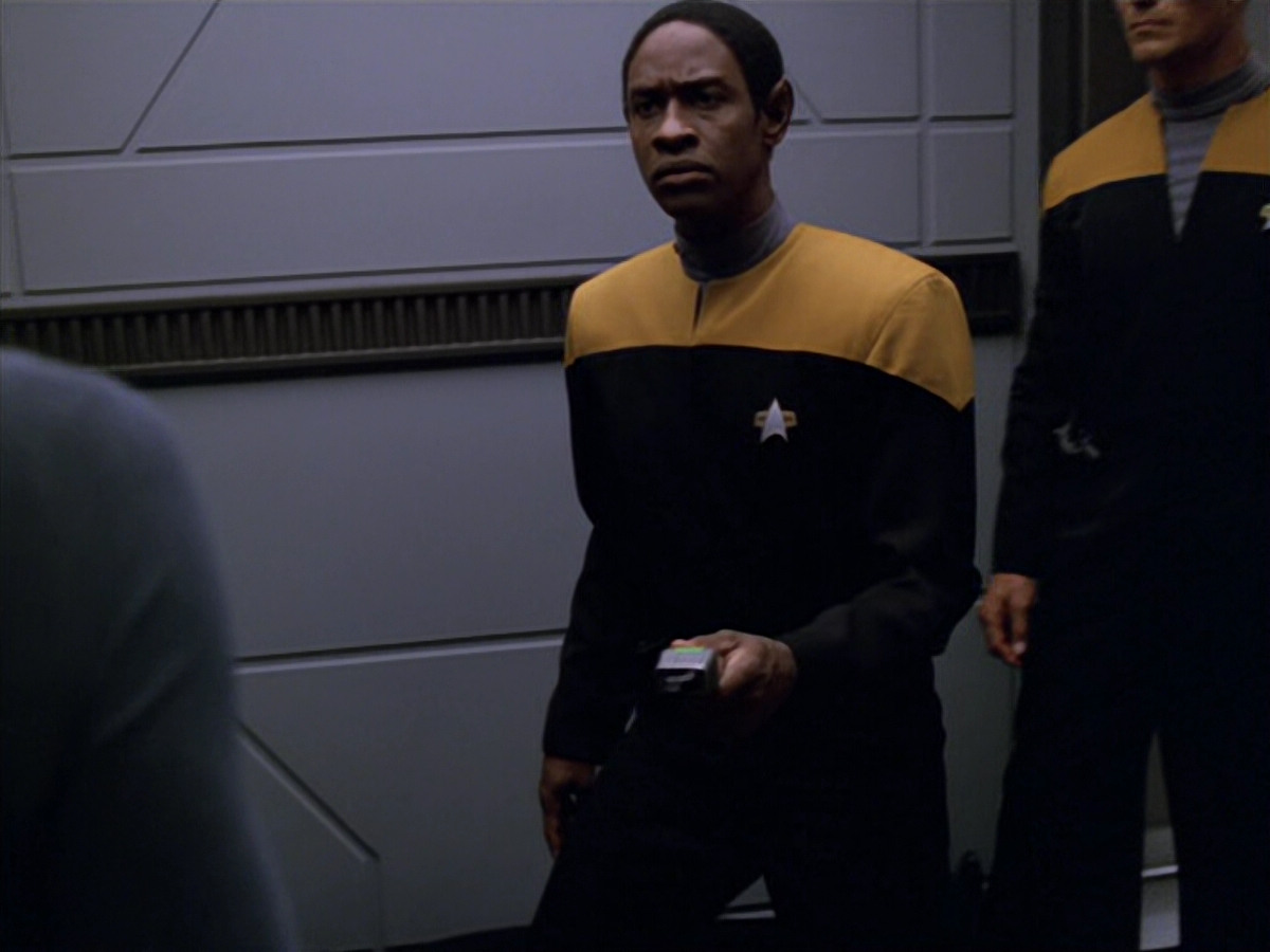 extant_StarTrek_VOY_5x07-InfiniteRegress_00990.jpg