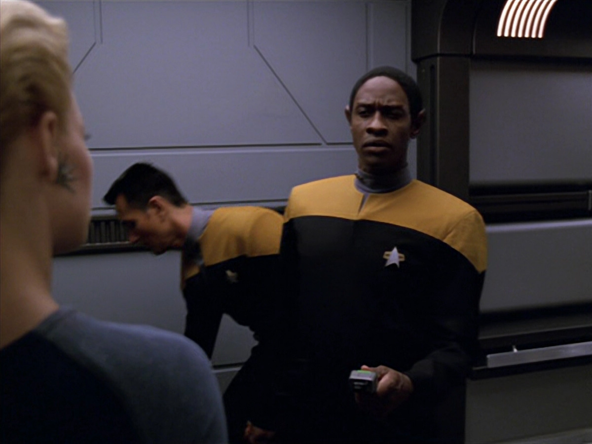 extant_StarTrek_VOY_5x07-InfiniteRegress_00995.jpg