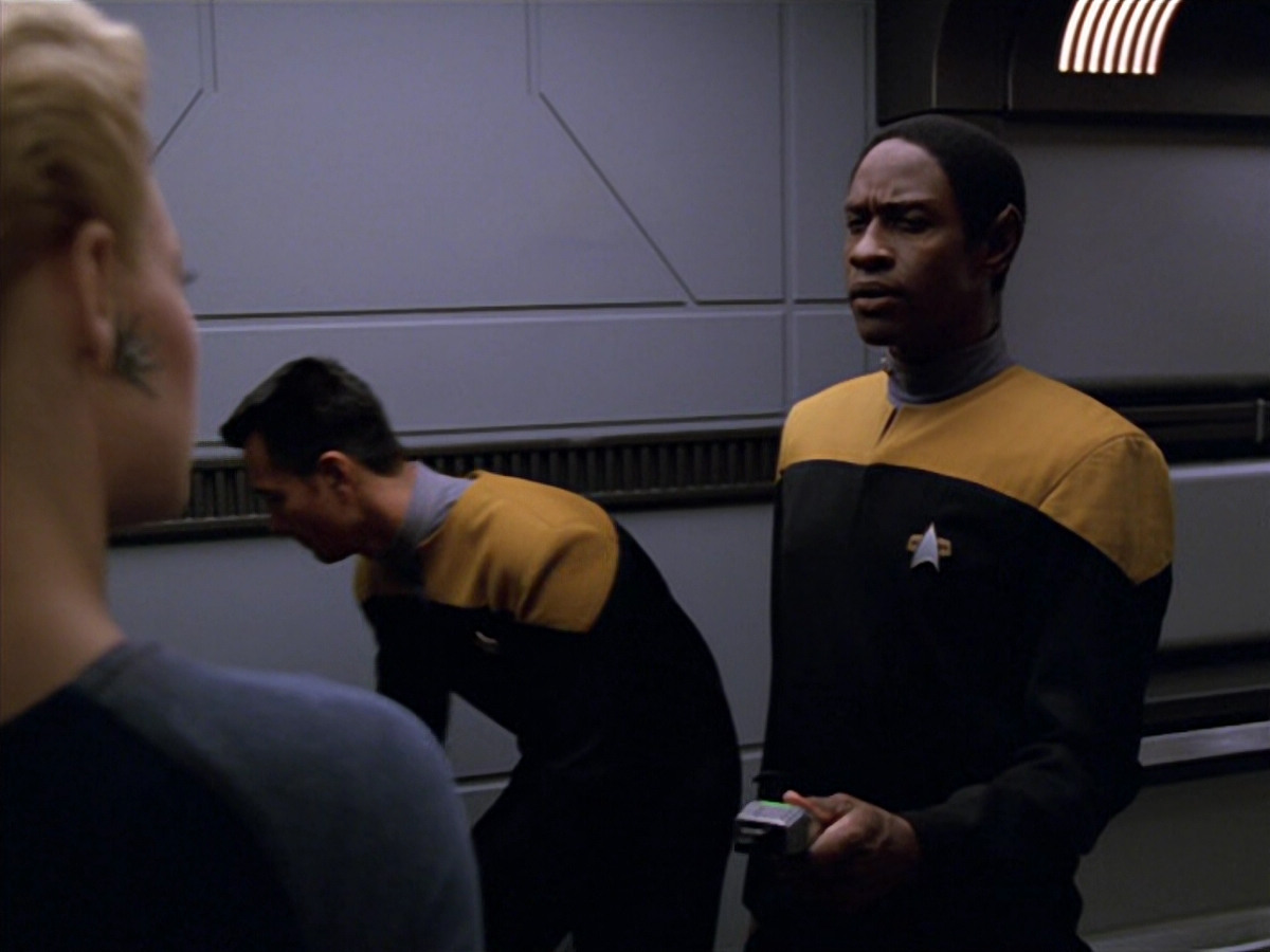 extant_StarTrek_VOY_5x07-InfiniteRegress_00996.jpg