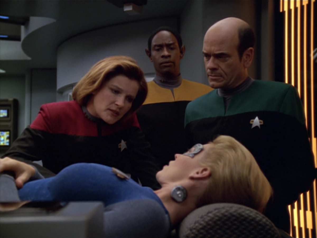 extant_StarTrek_VOY_5x07-InfiniteRegress_01061.jpg