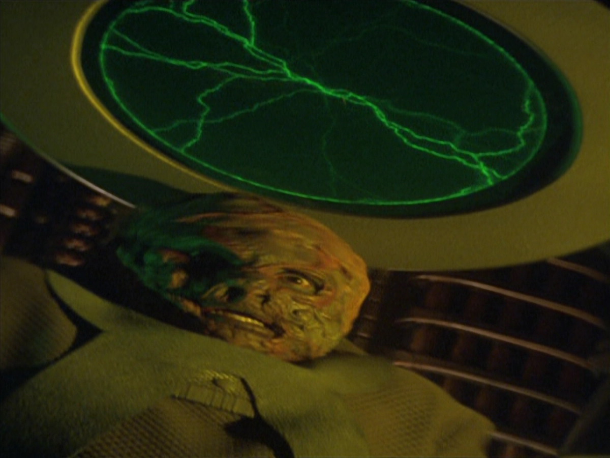 extant_StarTrek_VOY_5x07-InfiniteRegress_01094.jpg