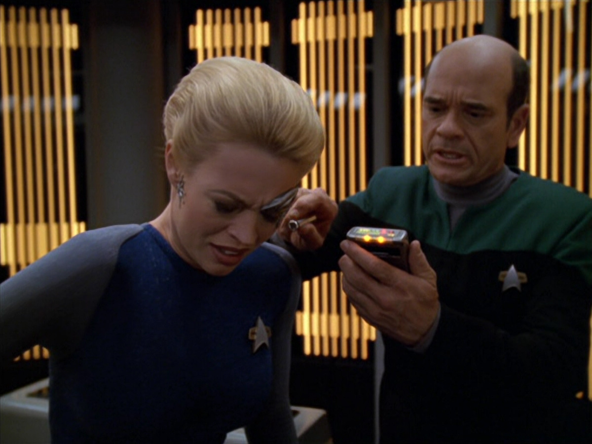 extant_StarTrek_VOY_5x07-InfiniteRegress_01107.jpg