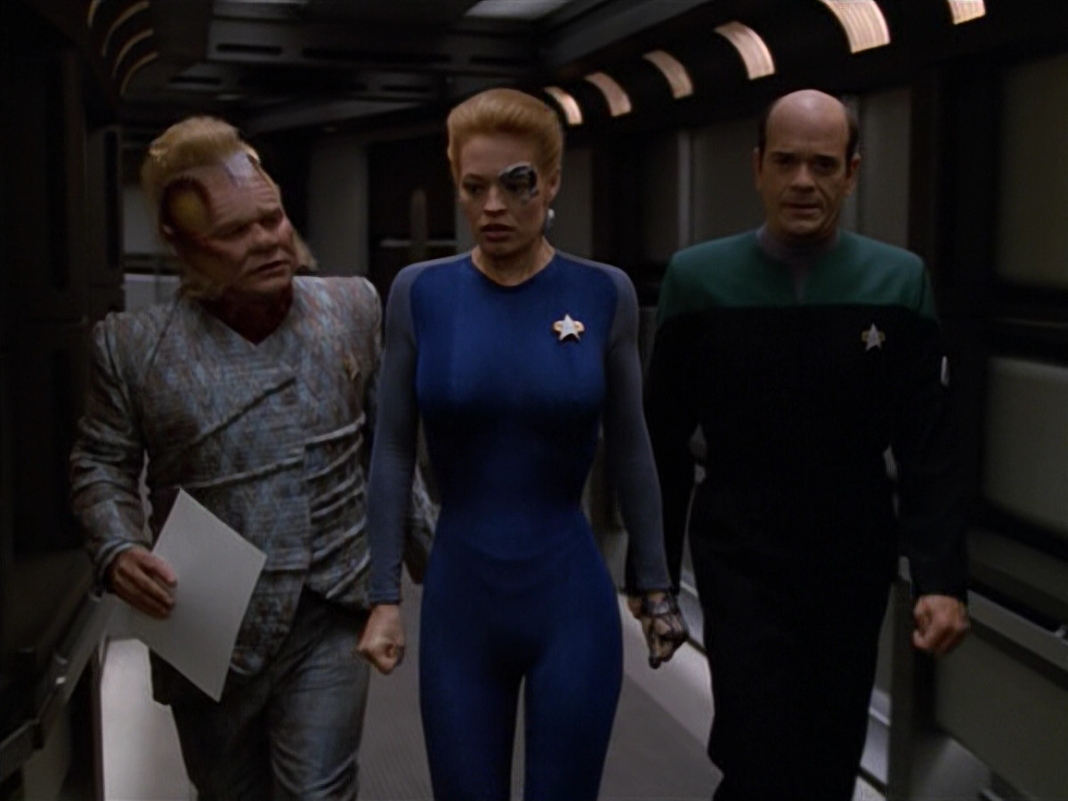 extant_StarTrek_VOY_5x07-InfiniteRegress_01354.jpg