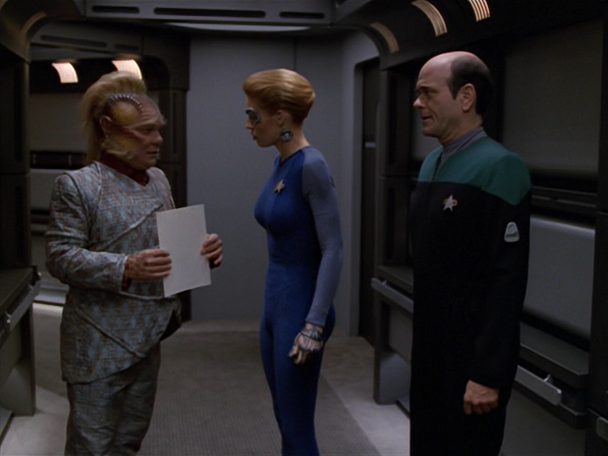 extant_StarTrek_VOY_5x07-InfiniteRegress_01368.jpg