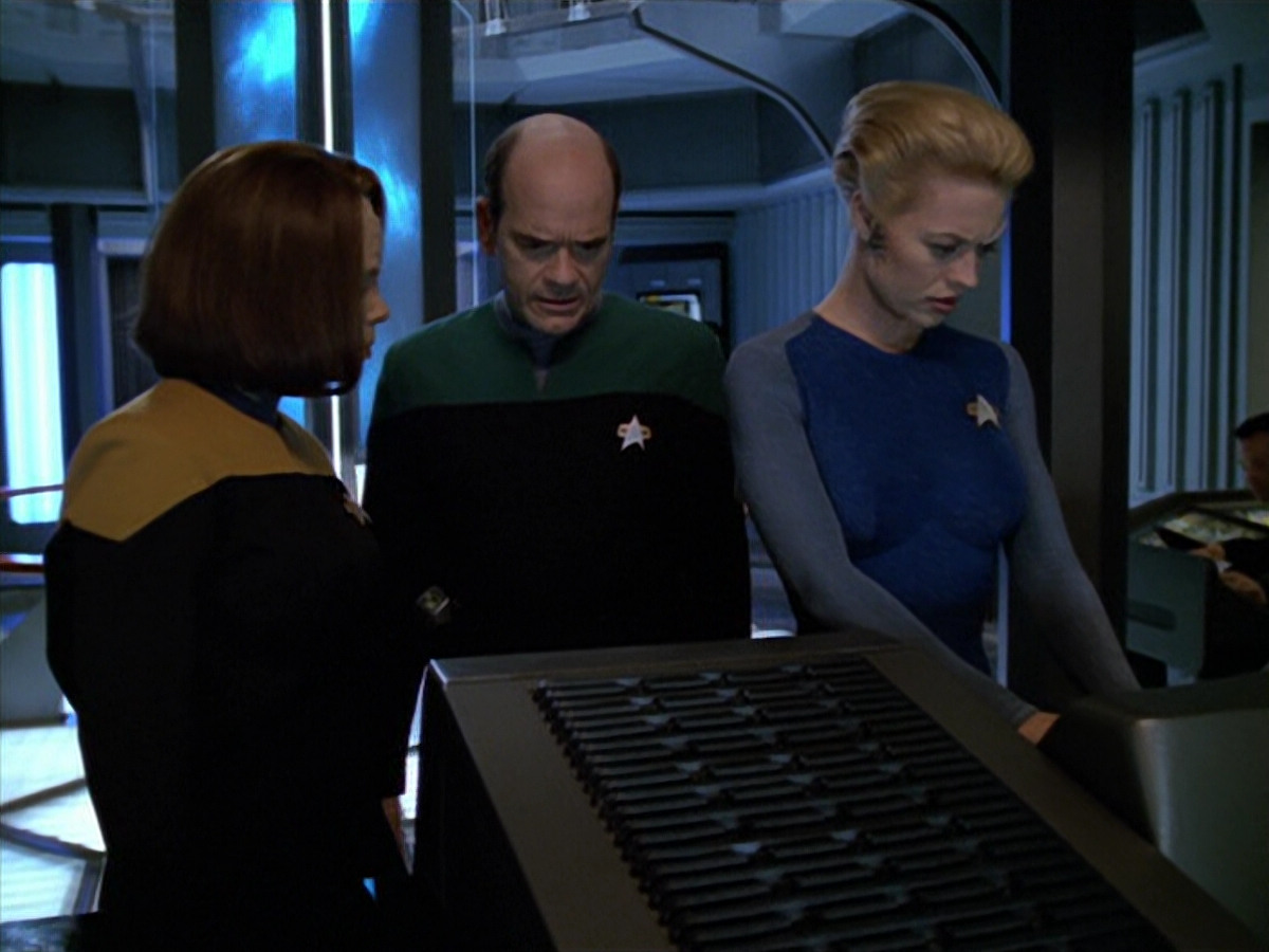 extant_StarTrek_VOY_5x07-InfiniteRegress_01861.jpg