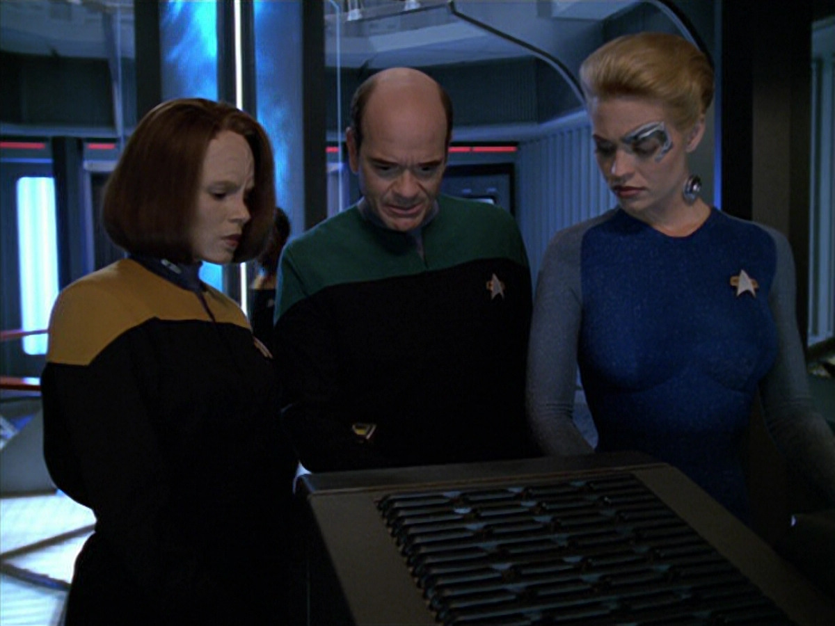 extant_StarTrek_VOY_5x07-InfiniteRegress_01871.jpg