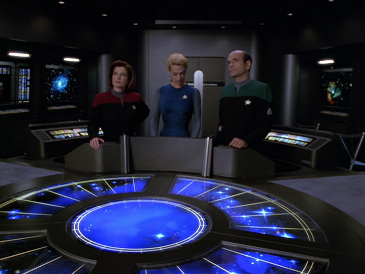 extant_StarTrek_VOY_5x07-InfiniteRegress_01923.jpg