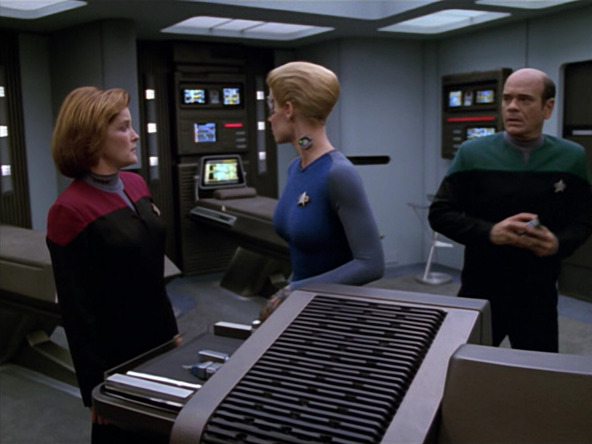 extant_StarTrek_VOY_5x07-InfiniteRegress_02107.jpg