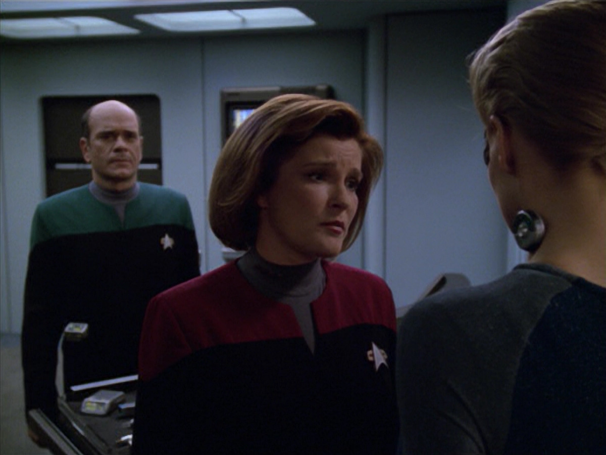 extant_StarTrek_VOY_5x07-InfiniteRegress_02259.jpg