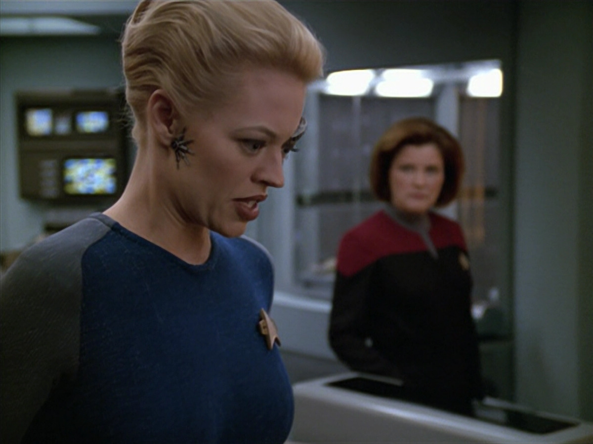 extant_StarTrek_VOY_5x07-InfiniteRegress_02304.jpg