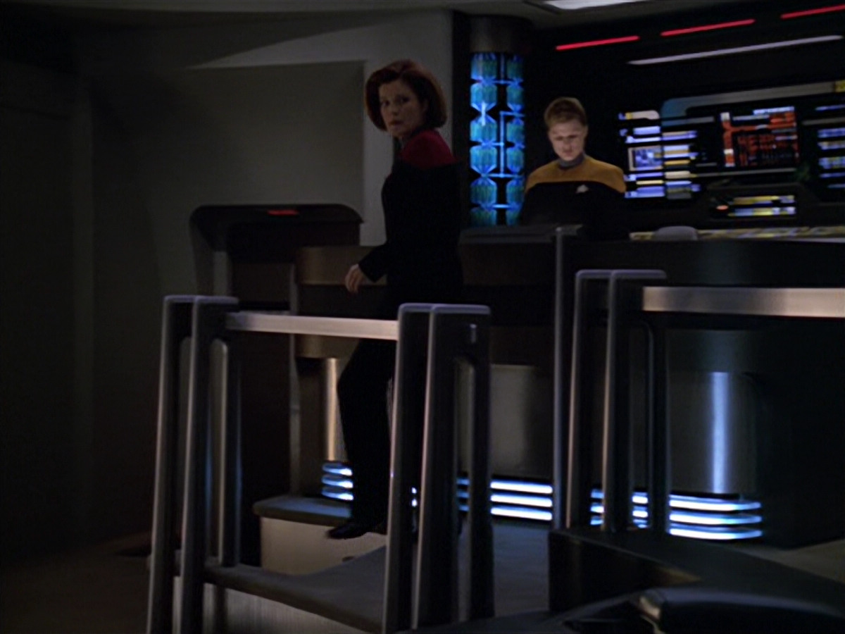 extant_StarTrek_VOY_5x07-InfiniteRegress_02373.jpg