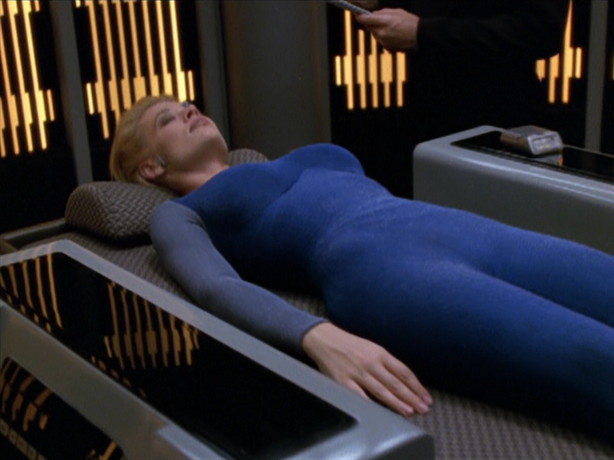 extant_StarTrek_VOY_5x07-InfiniteRegress_02473.jpg