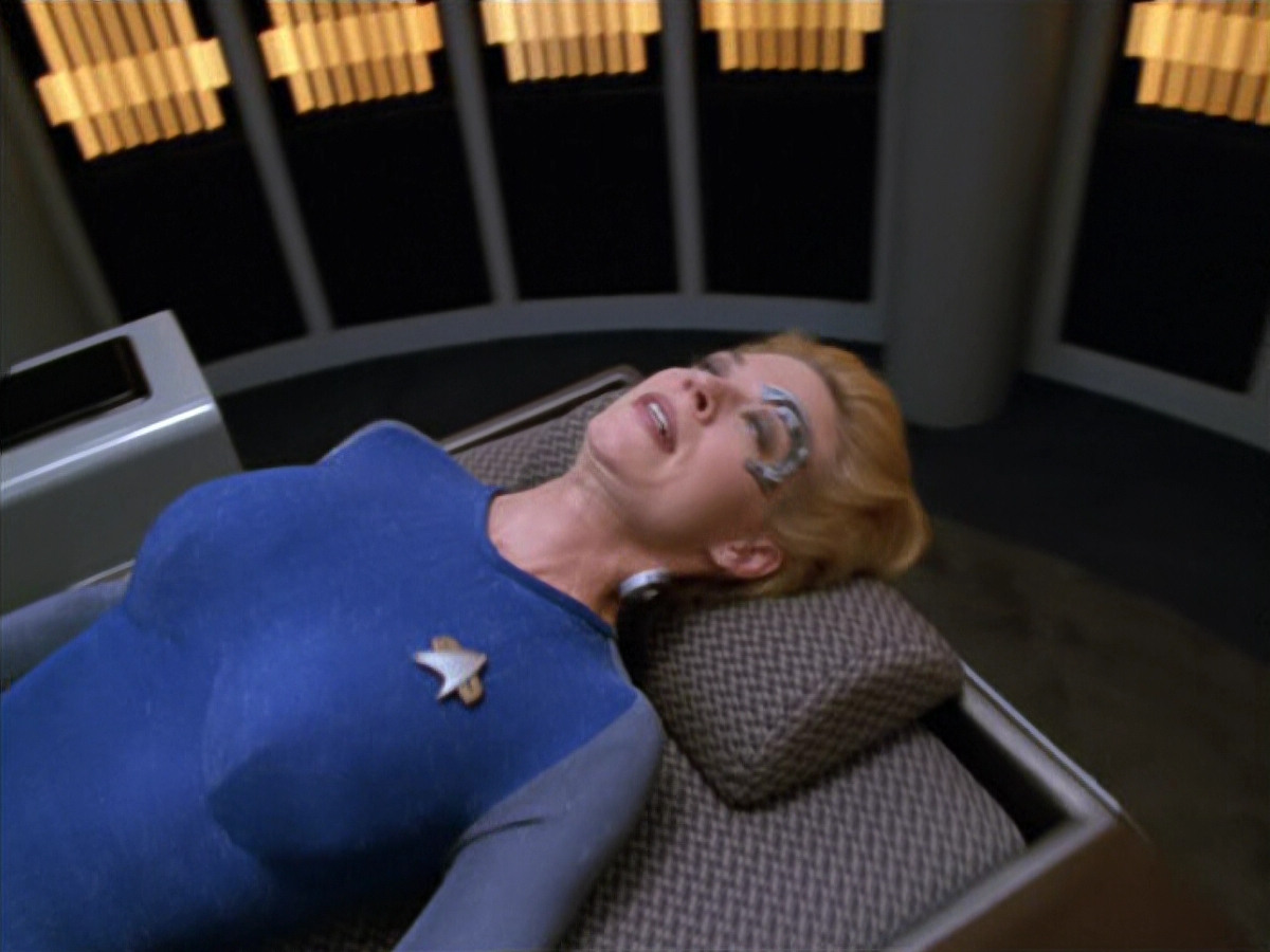 extant_StarTrek_VOY_5x07-InfiniteRegress_02513.jpg