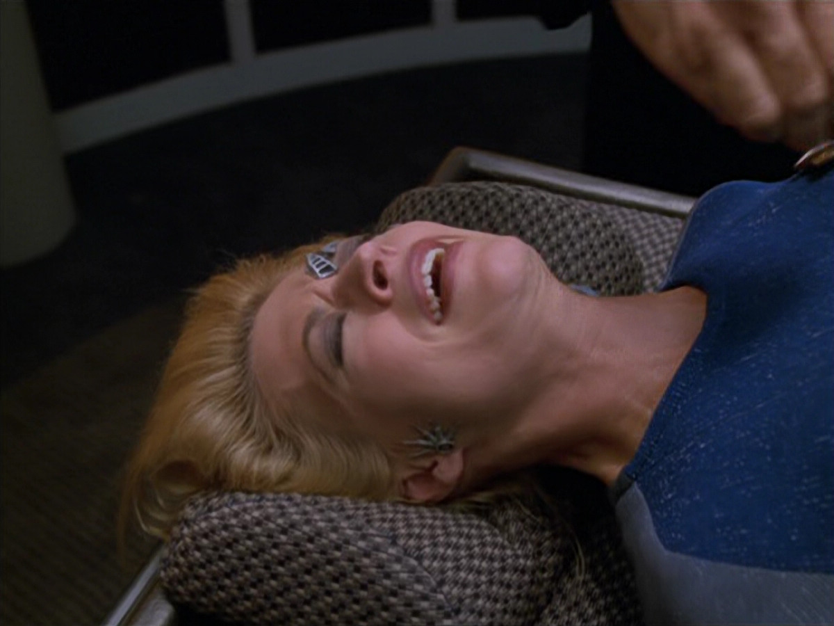 extant_StarTrek_VOY_5x07-InfiniteRegress_02523.jpg