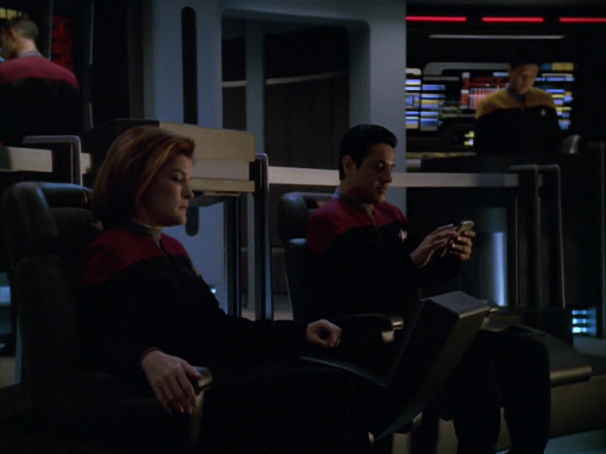 extant_StarTrek_VOY_5x07-InfiniteRegress_02541.jpg