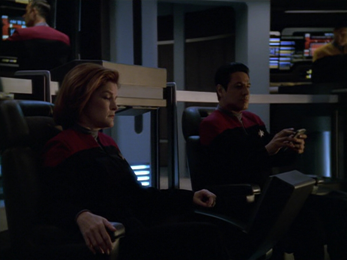extant_StarTrek_VOY_5x07-InfiniteRegress_02543.jpg