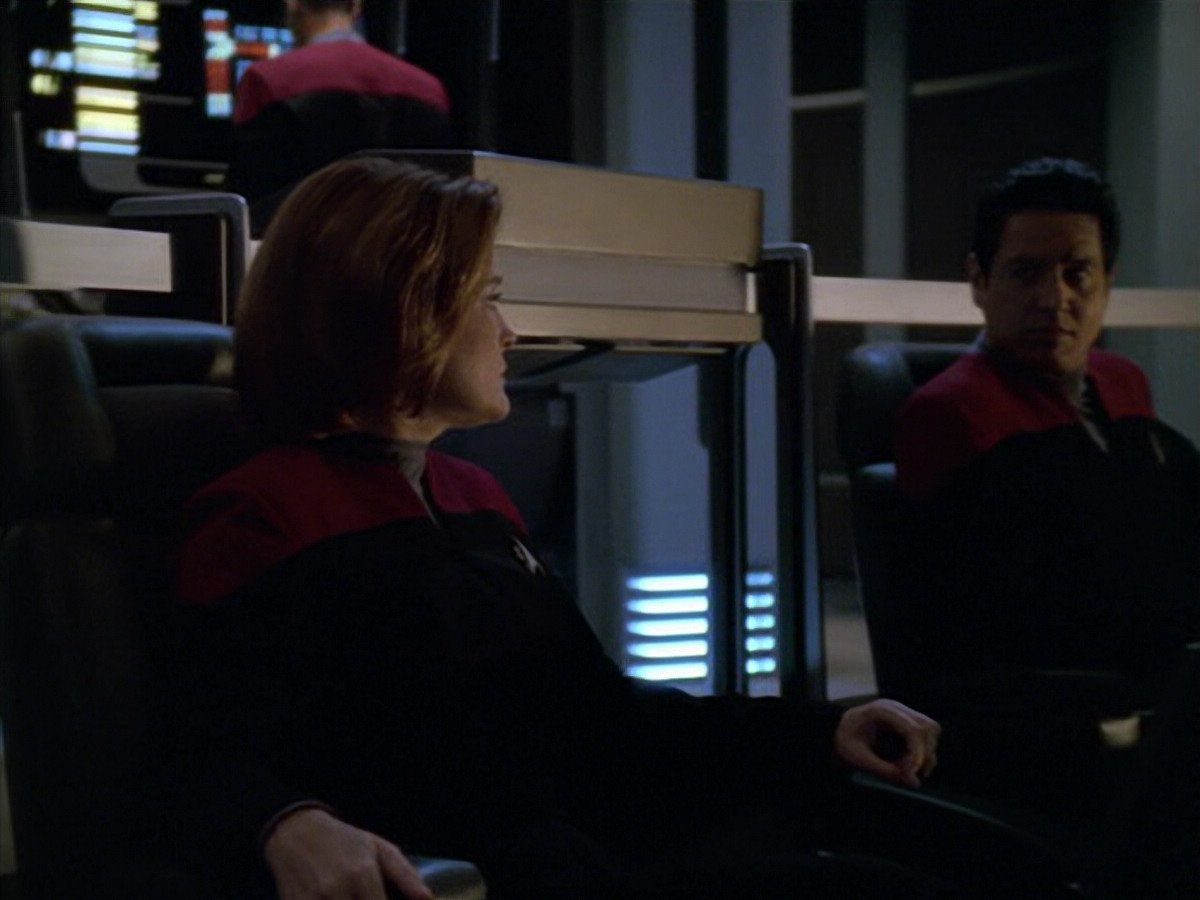 extant_StarTrek_VOY_5x07-InfiniteRegress_02545.jpg