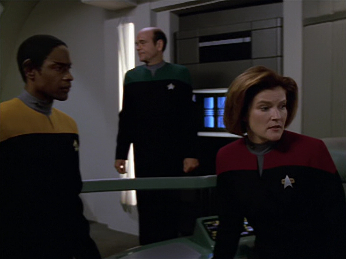 extant_StarTrek_VOY_5x07-InfiniteRegress_02653.jpg