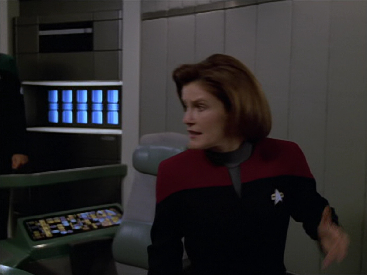extant_StarTrek_VOY_5x07-InfiniteRegress_02655.jpg